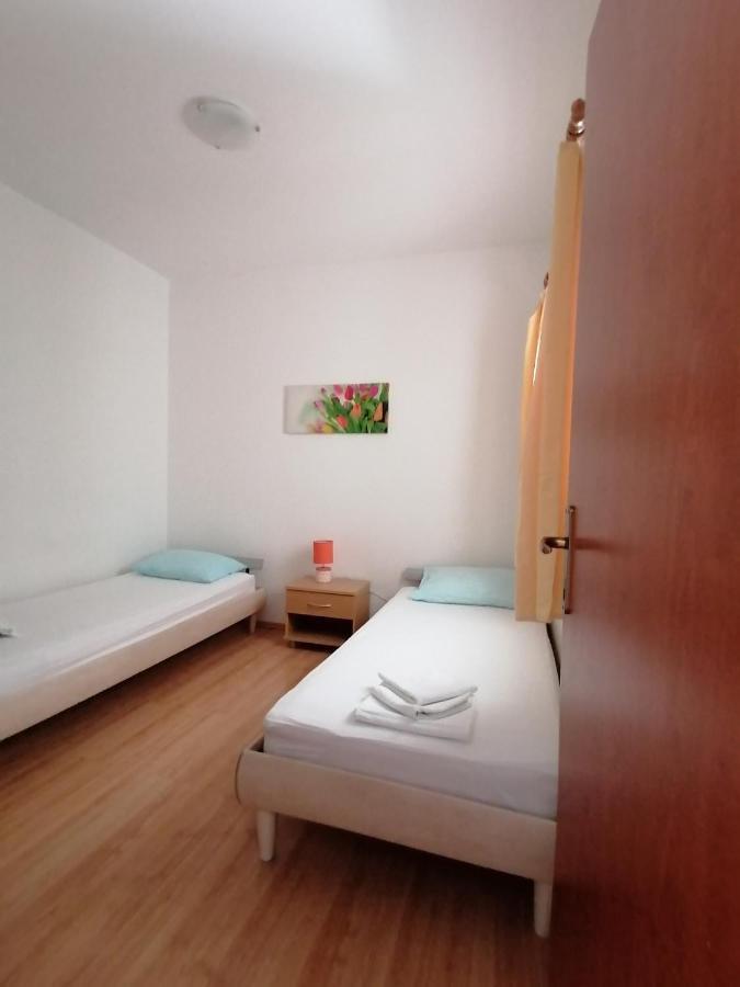 Apartments Coric Baška Voda Eksteriør billede